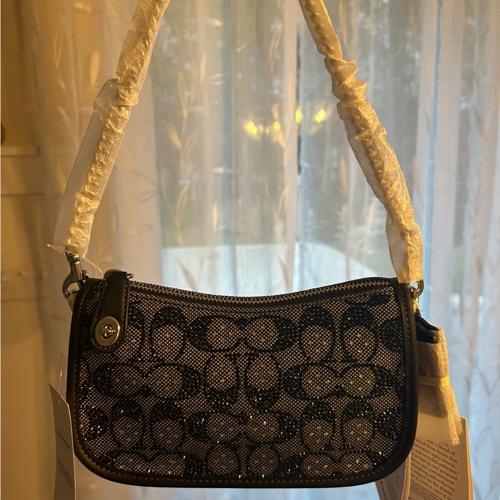 COACH Swinger Crystal
Signature Jacquard & Leather Shoulder Bag